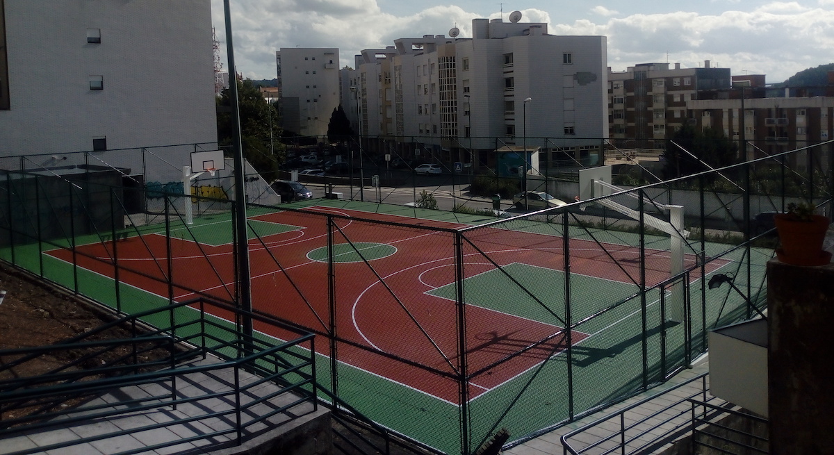 POLIVALENTE DE BASQUETEBOL DOS QUINCHOSOS REABRE DEPOIS DE OBRAS DE REQUALIFICAÇÃO