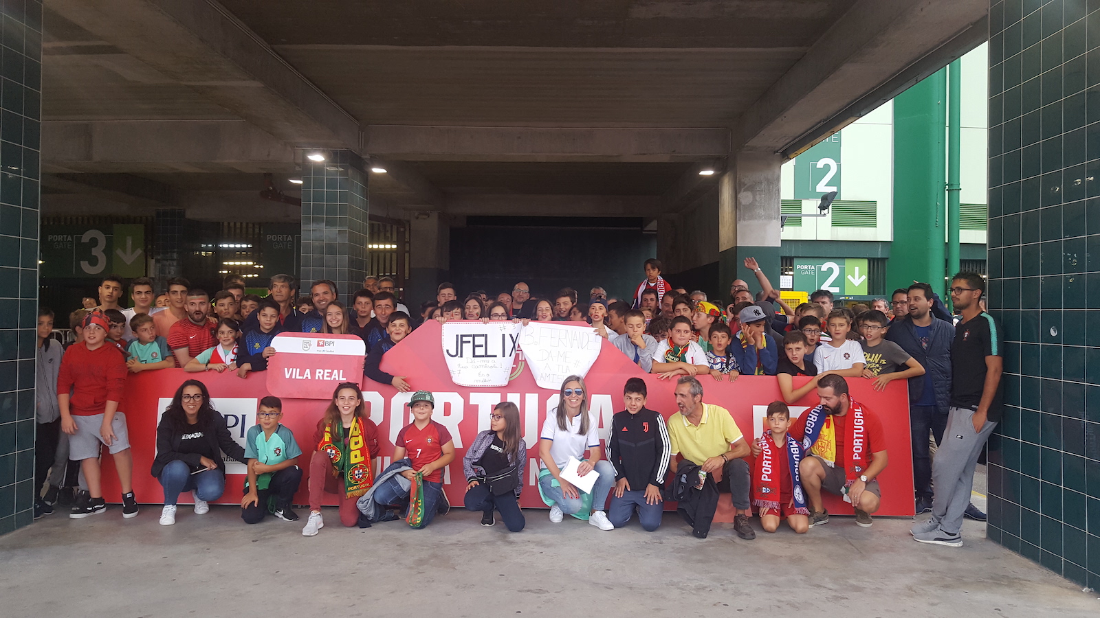 MUNICÍPIO DE VILA REAL PRESENTEOU PARTICIPANTES DO XXIII TORNEIO INTER-FREGUESIAS DE FUTSAL COM VIAGEM A LISBOA PARA VEREM VER A SELEÇÃO NACIONAL