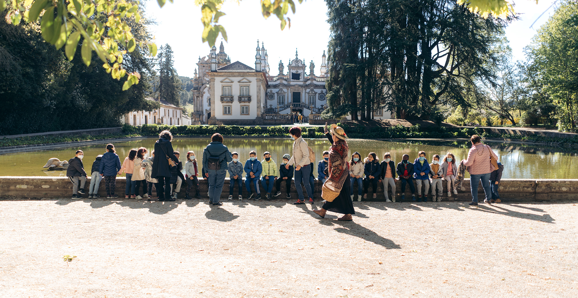 ESPAÇOS EXTERNOS DA CASA DE MATEUS VISITADOS PELAS ESCOLAS 