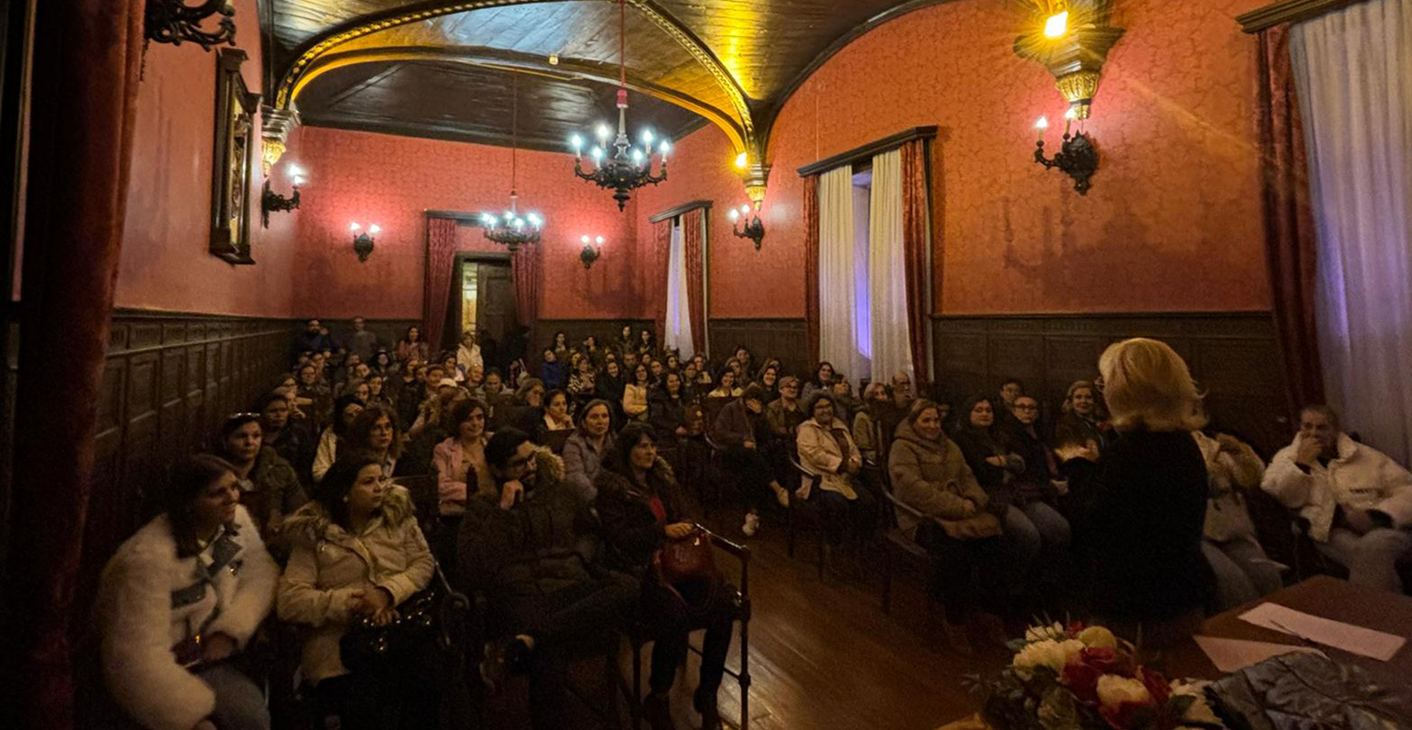 RECURSOS HUMANOS AFETOS AOS SERVIÇOS DE APOIO À FAMÍLIA PARTICIPARAM EM FORMAÇÃO