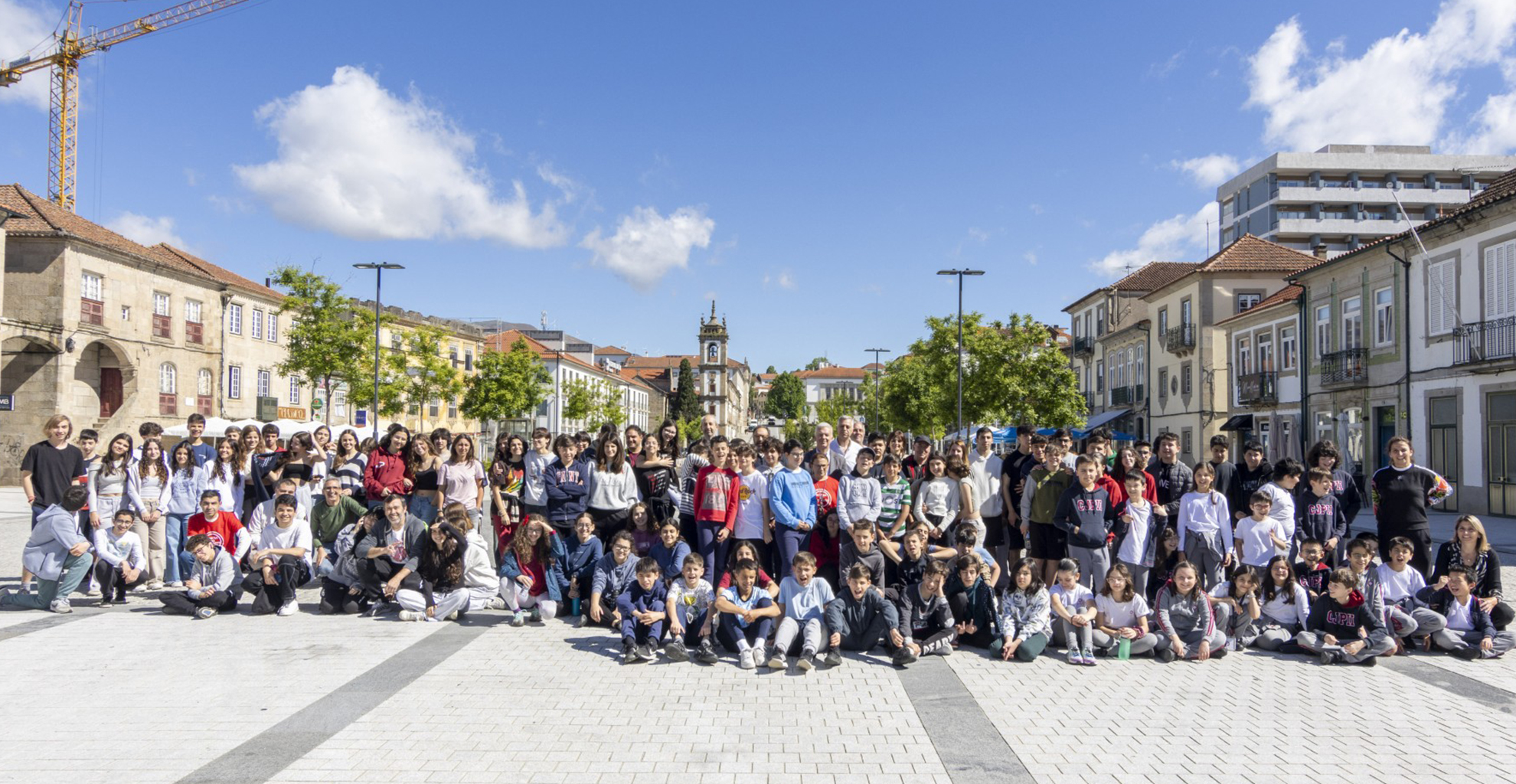 JOVENS PARTICIPAM EM CAMINHADA NO ÂMBITO DO MÊS DA JUVENTUDE 2024